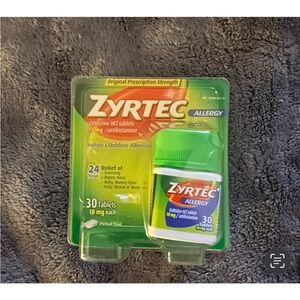 Zyrtec Allergy Cetirizine HCl 10mg Tablets 30 Count Indoor Outdoor Relief NEW